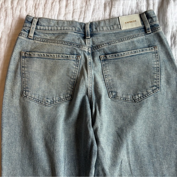 Express Women’s High Waisted Light Wash Pleated Relaxed Wide Leg Jeans - Picture 6 of 6